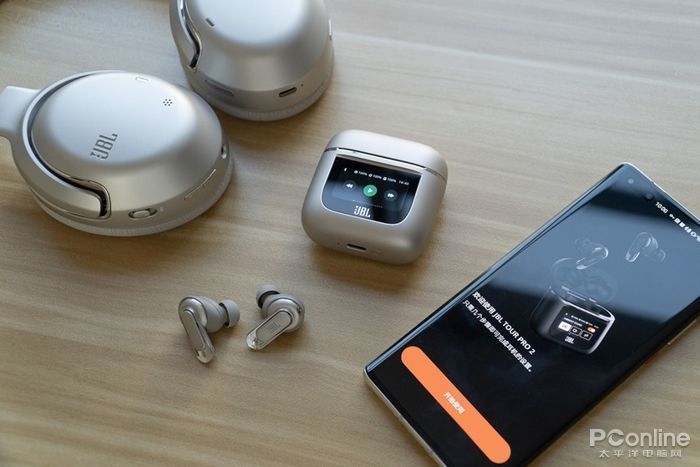 TWS卷出新花樣,耳機還帶顯示屏?JBL TOUR PRO 2音樂商務艙真無線藍牙耳機評測